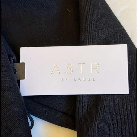 ASTR THE LABEL MOXIE COTTON BLEND TWIST FRONT CREWNECK SWEATSHIRT- Size S - Picture 4 of 8